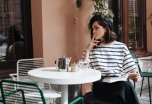 Moda w stylu marynistycznym idealna na wakacje