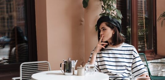 Moda w stylu marynistycznym idealna na wakacje