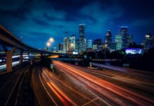 Ile się leci z Warszawy do Houston?