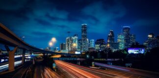 Ile się leci z Warszawy do Houston?