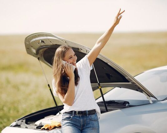 Pomoc drogowa i auto zastępcze – jak zorganizować to w jednym miejscu? Pomoc drogowa